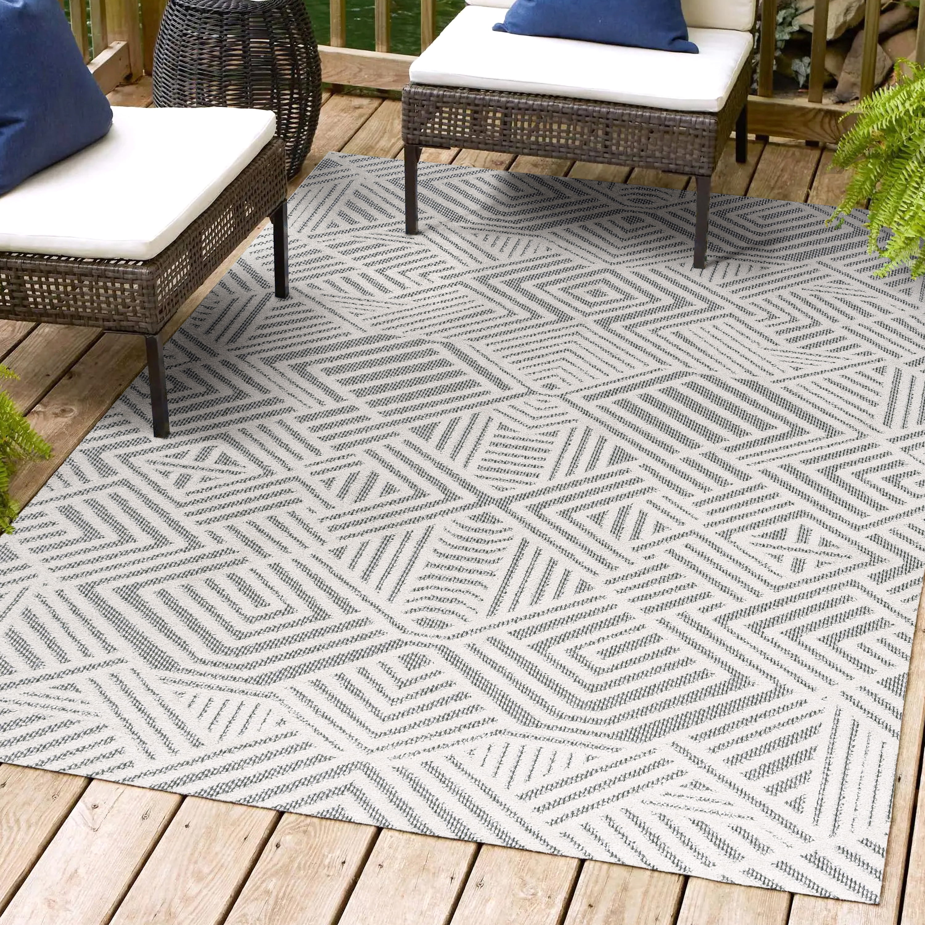 Jordan Ivory Geometric Synthetic 3'x5' Indoor/Outdoor Rug