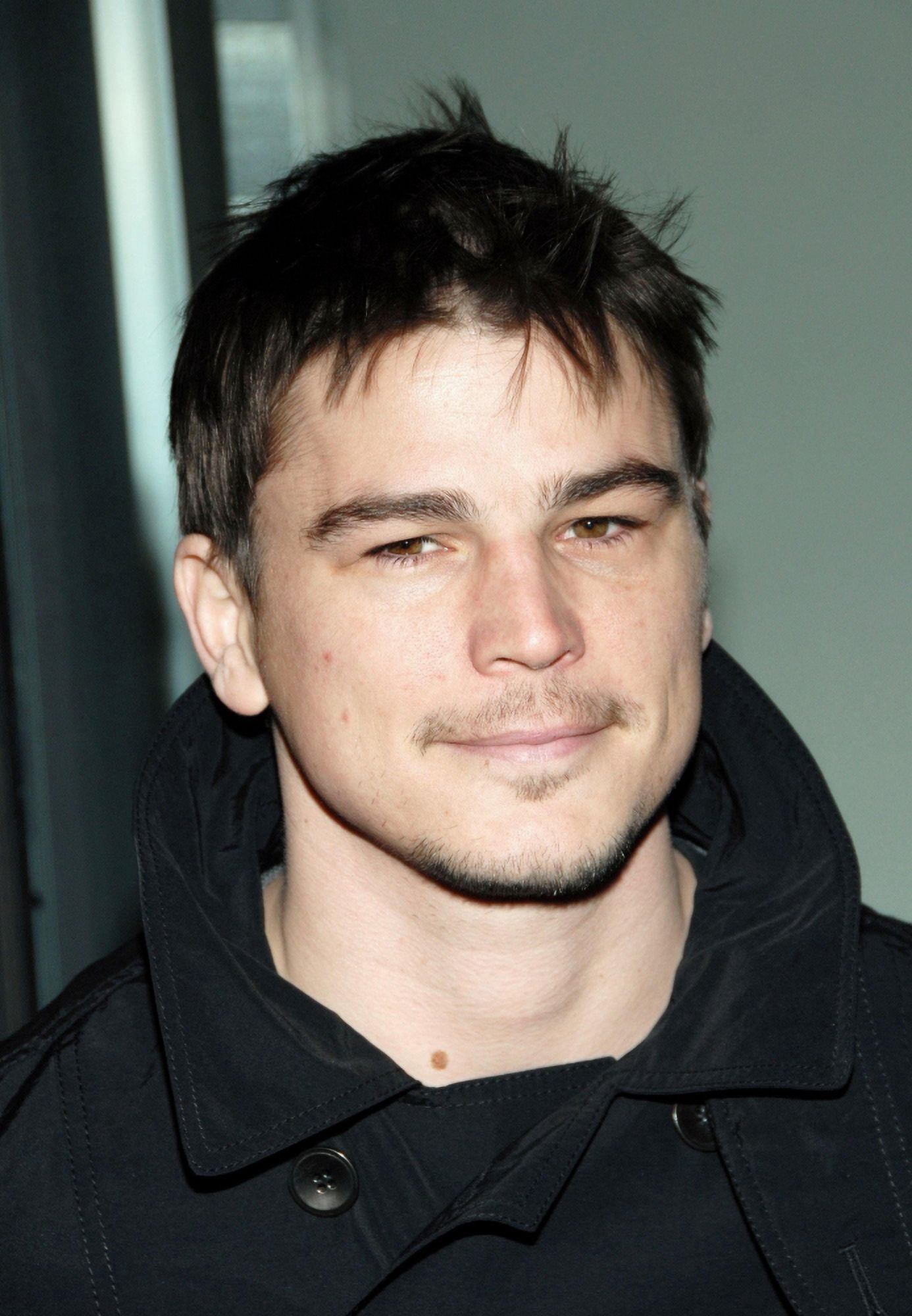 Josh Hartnett At Arrivals For Armani 5Th Avenue Store Grand Opening Canvas Art - (16 x 20)