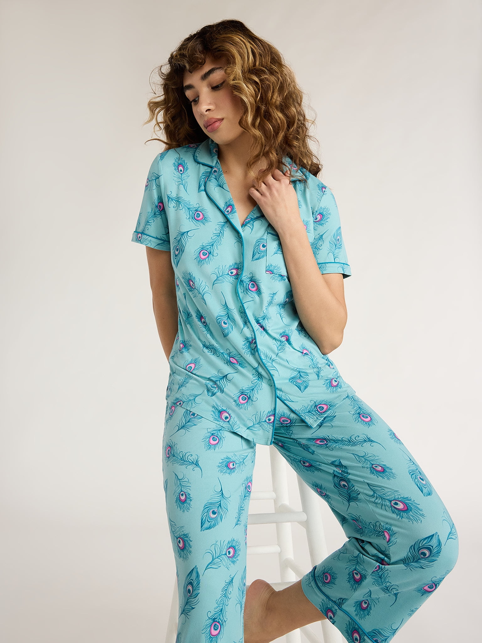 Joyspun Women s Knit Notch Collar Top and Capri Pants Pajama Set 2 Piece Sizes S to 3X Walmart
