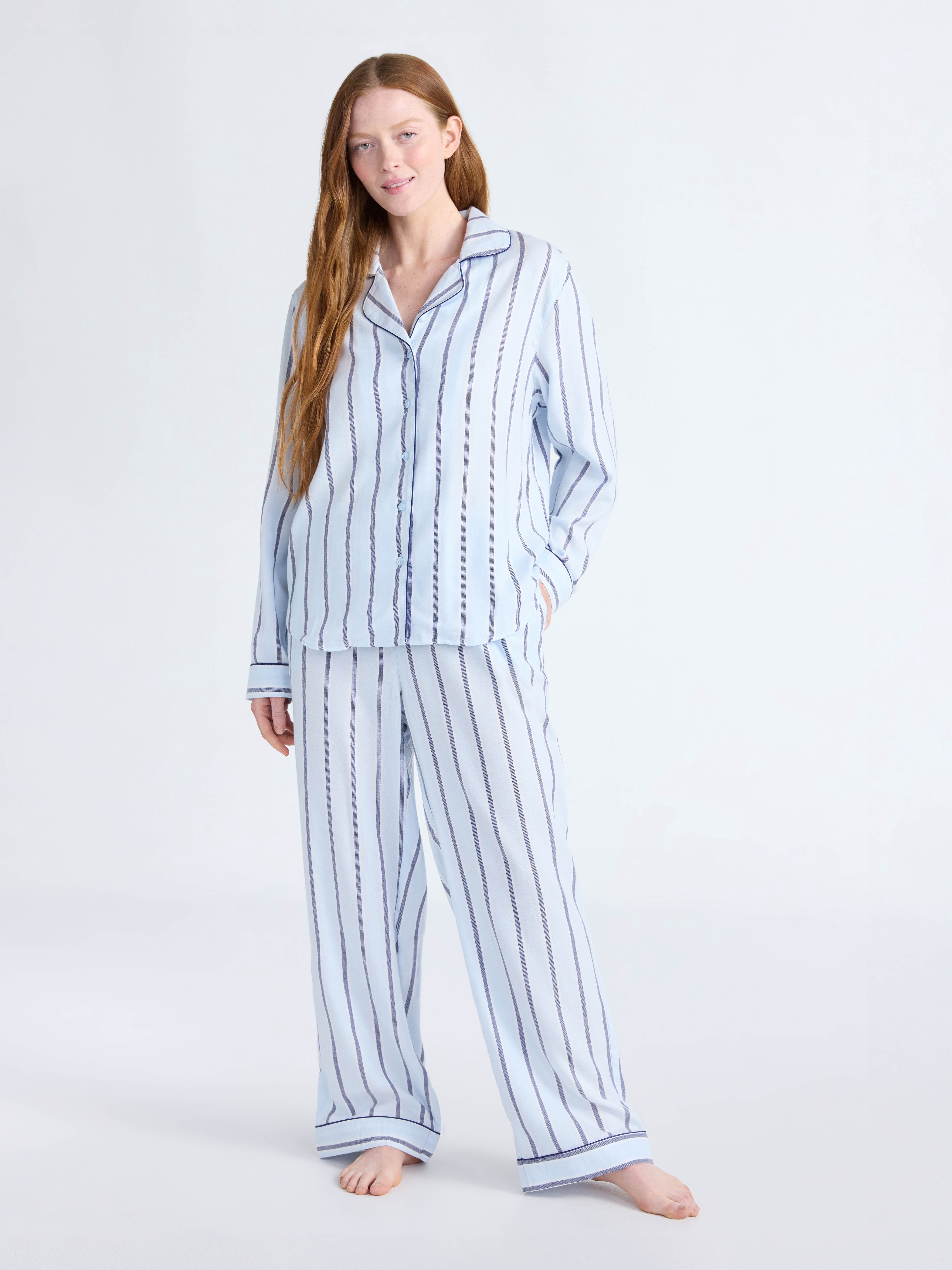 Joyspun Women's Long Sleeve Flannel Sleep Top and Pants Pajama Set, 2-Piece, Sizes XS-3X
