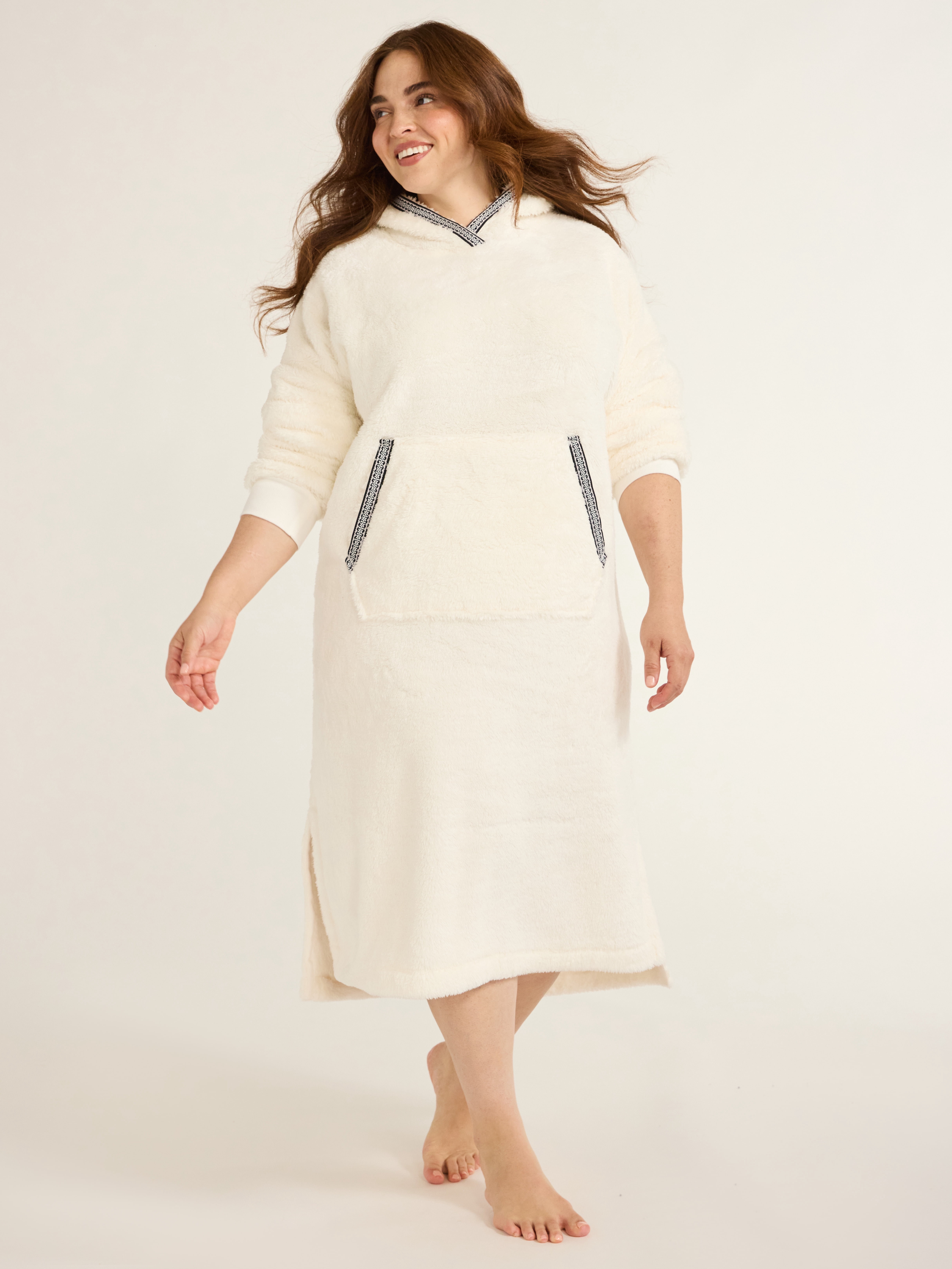Joyspun Women's Oversized Hooded Plush Lounger, Size XS to 3X
