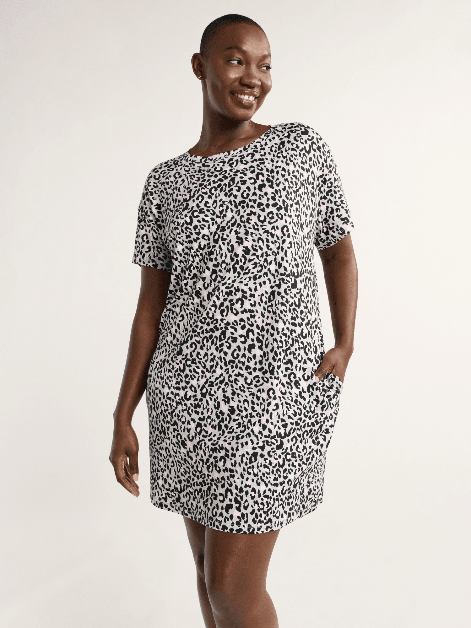 Joyspun Women's Dreamy Soft Collection Sleepshirt with Short Sleeves, Sizes S/M-2X/3X