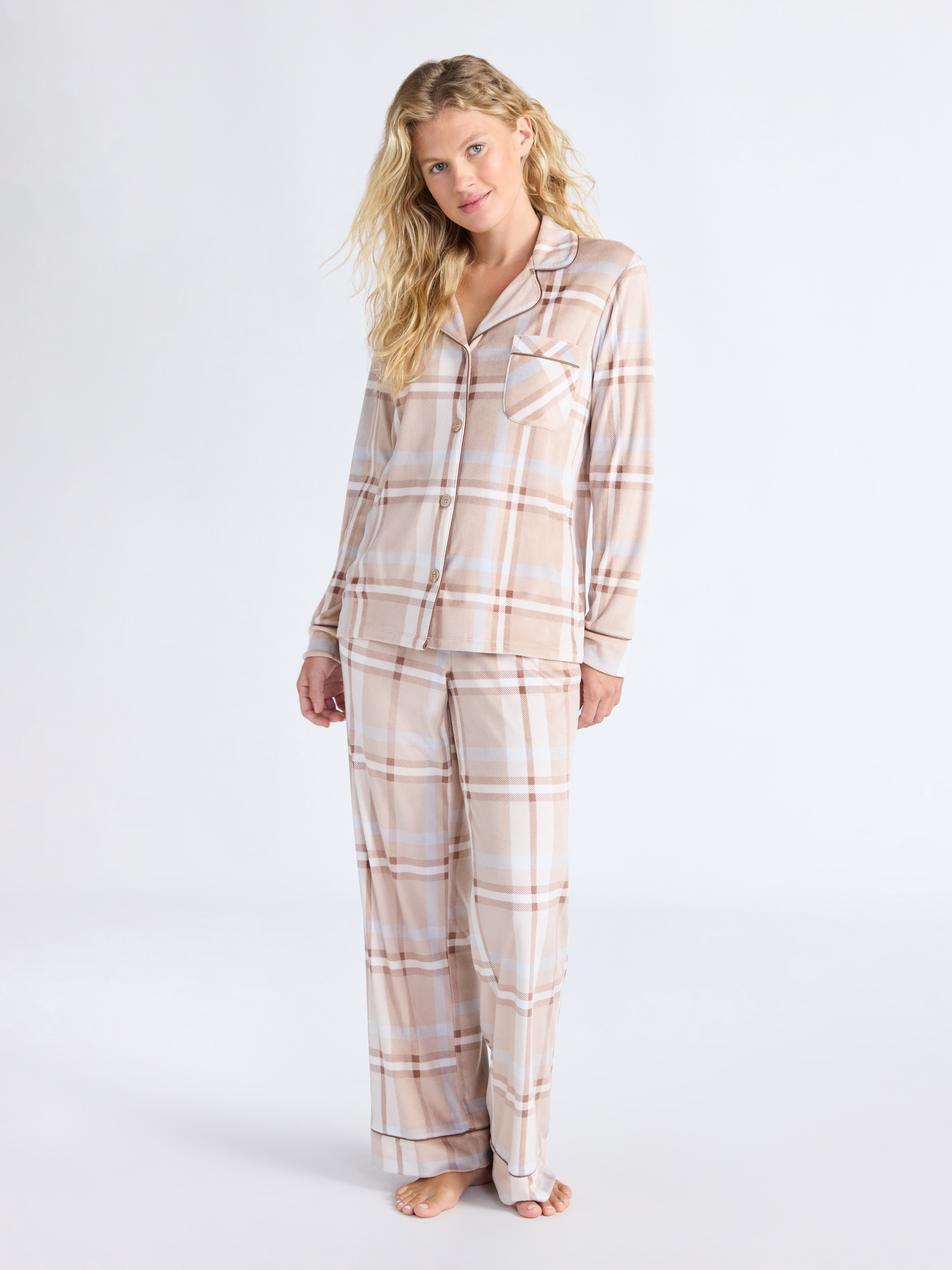 Joyspun Women’s Stretch Velour Notch Collar Long Sleeve Pajama Set, Sizes XS to 4X