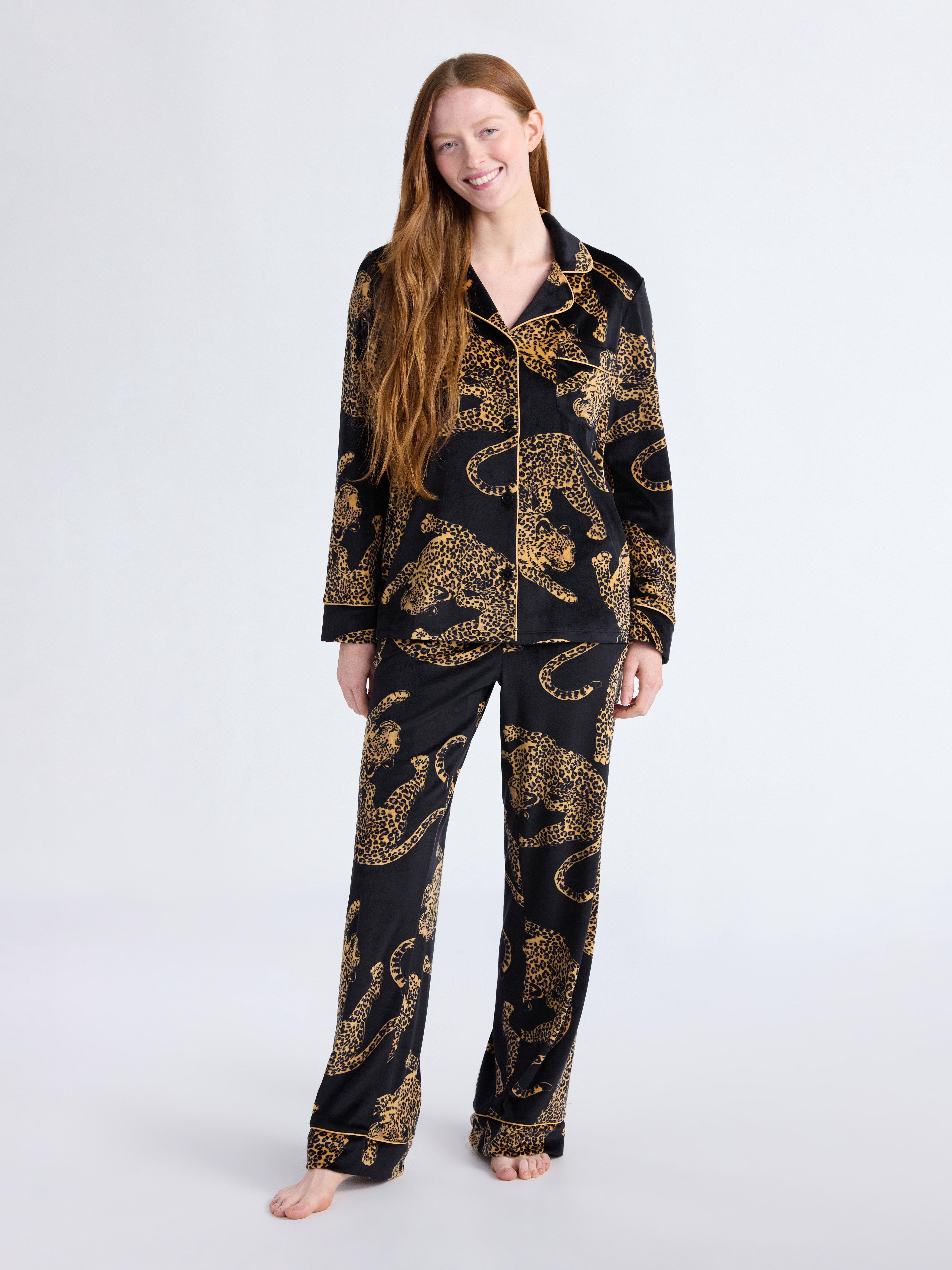 Joyspun Women’s Stretch Velour Notch Collar Long Sleeve Pajama Set, Sizes XS to 4X