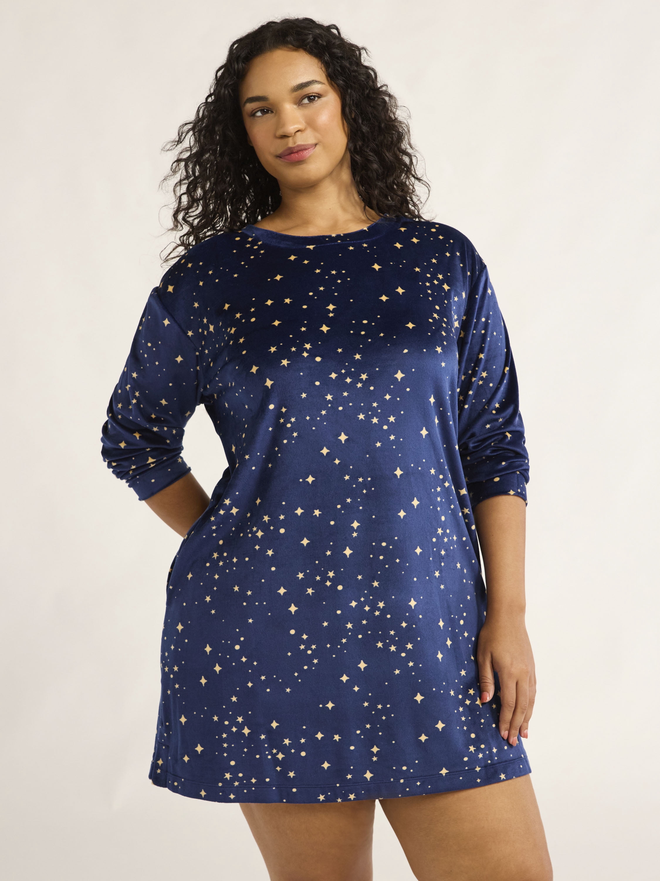 Joyspun Women's Velour Sleepshirt with Fuzzy Socks Set, 2-Piece, Sizes XS-3X