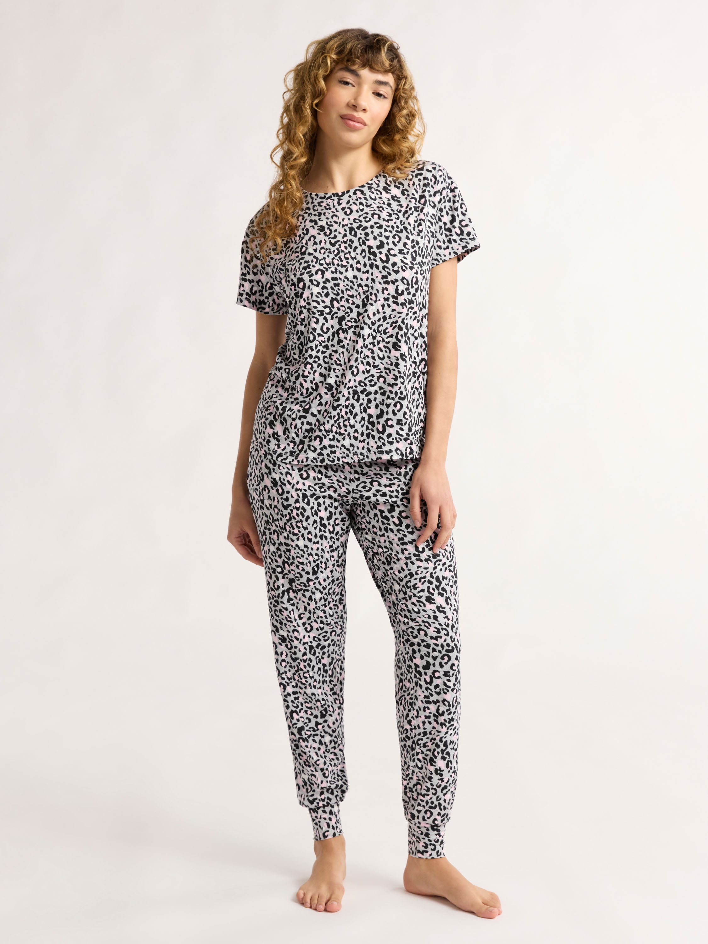 Joyspun Women's and Women’s Plus Sleep Tee and Joggers Pajama Set, 2-Piece, Sizes XS to 3X
