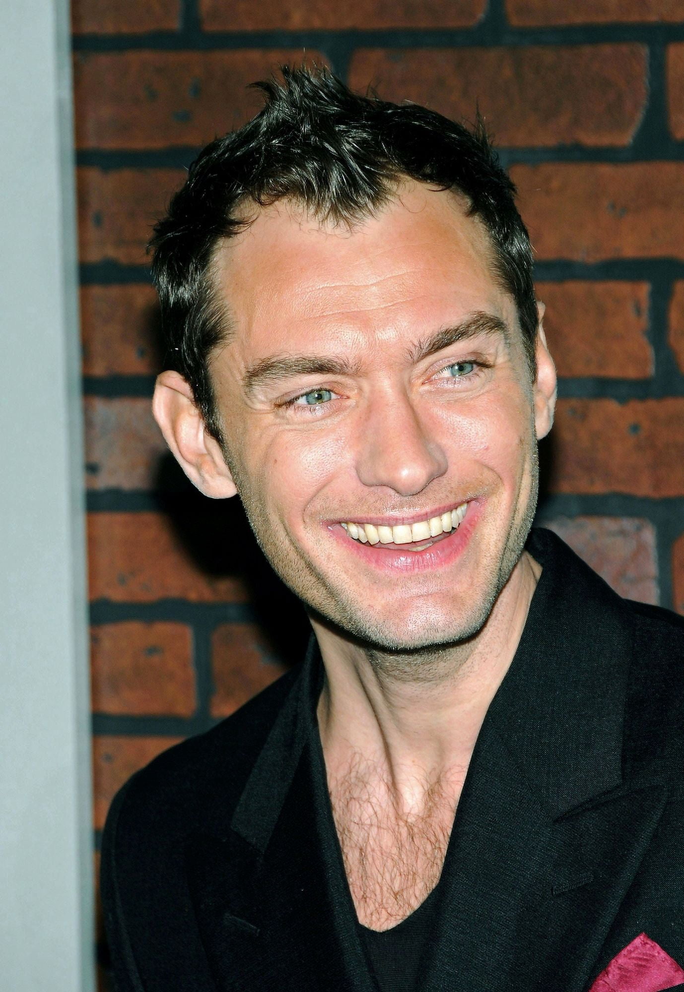 Jude Law At Arrivals For Sherlock Holmes Premiere Canvas Art -  (16 x 20)