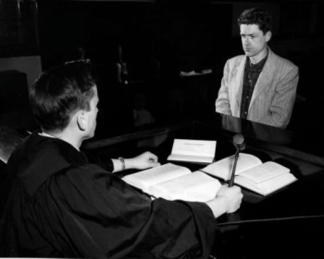 Judge listening to man in courthouse Canvas Art - (18 x 24)