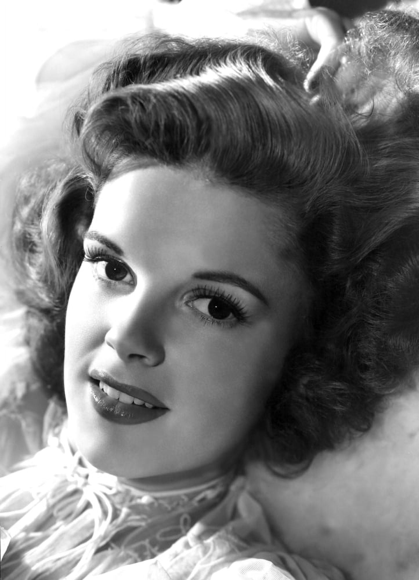 Judy Garland Canvas Art - (16 x 20)