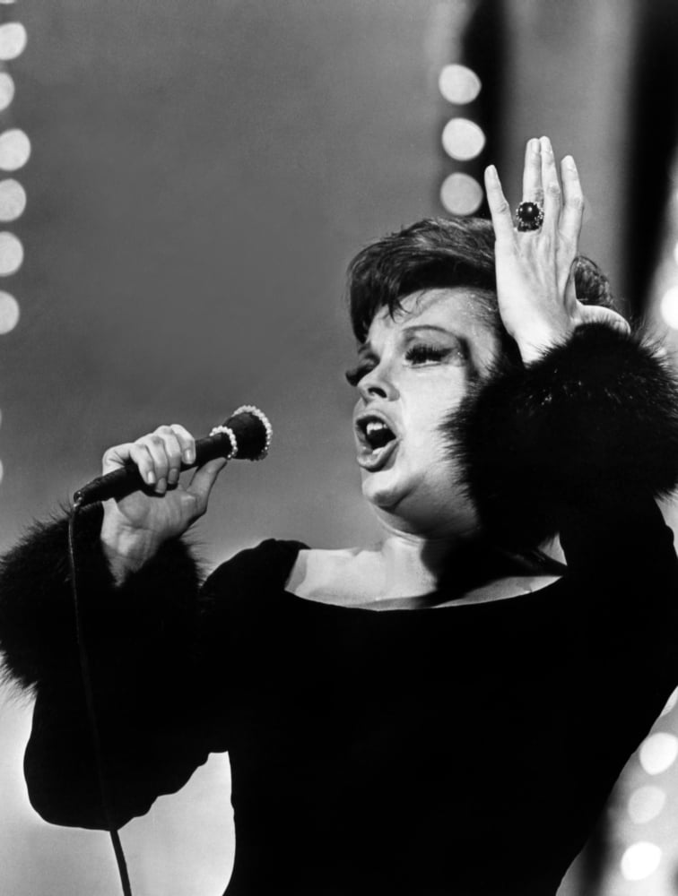 Judy Garland Canvas Art - (16 x 20)