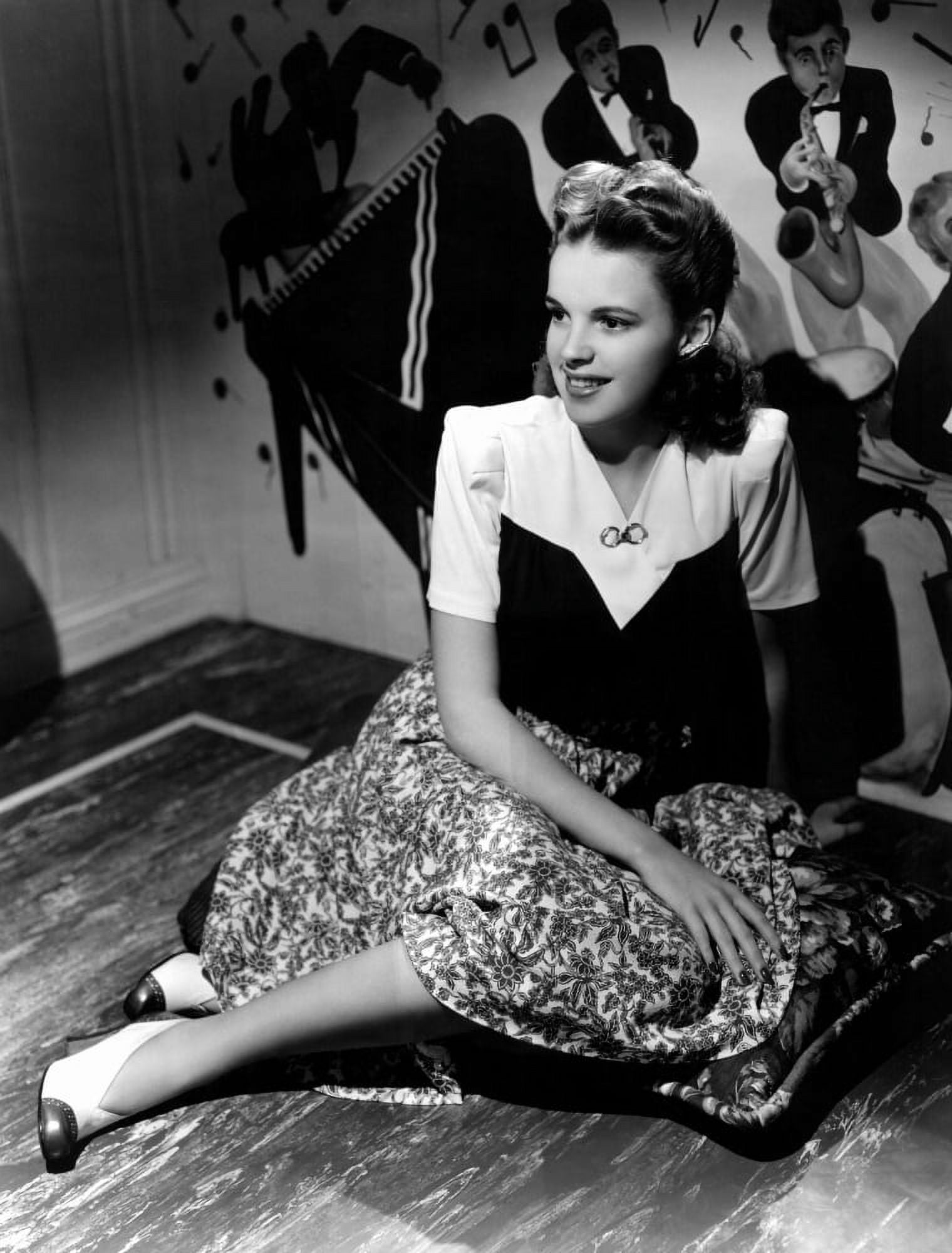Judy Garland Canvas Art - (16 x 20)
