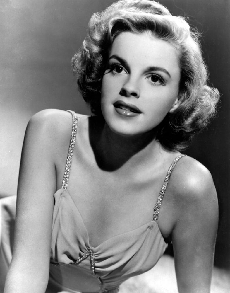 Judy Garland In The Early 1940S Canvas Art - (16 x 20)