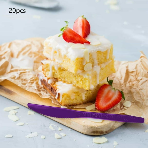 Juego de cubiertos para fiesta: cuchillo, tenedor y cuchara.