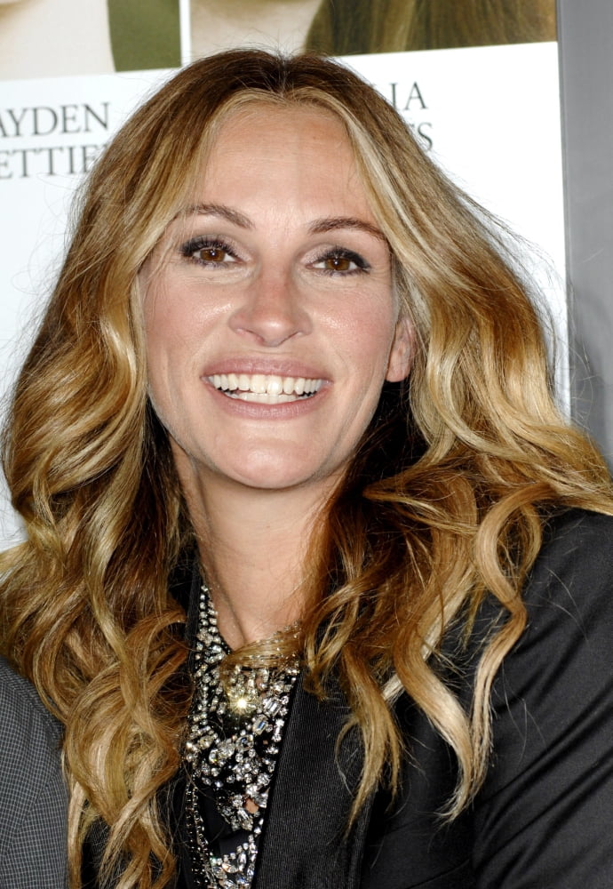 Julia Roberts At Arrivals For Fireflies In The Garden Premiere Canvas Art - (16 x 20)
