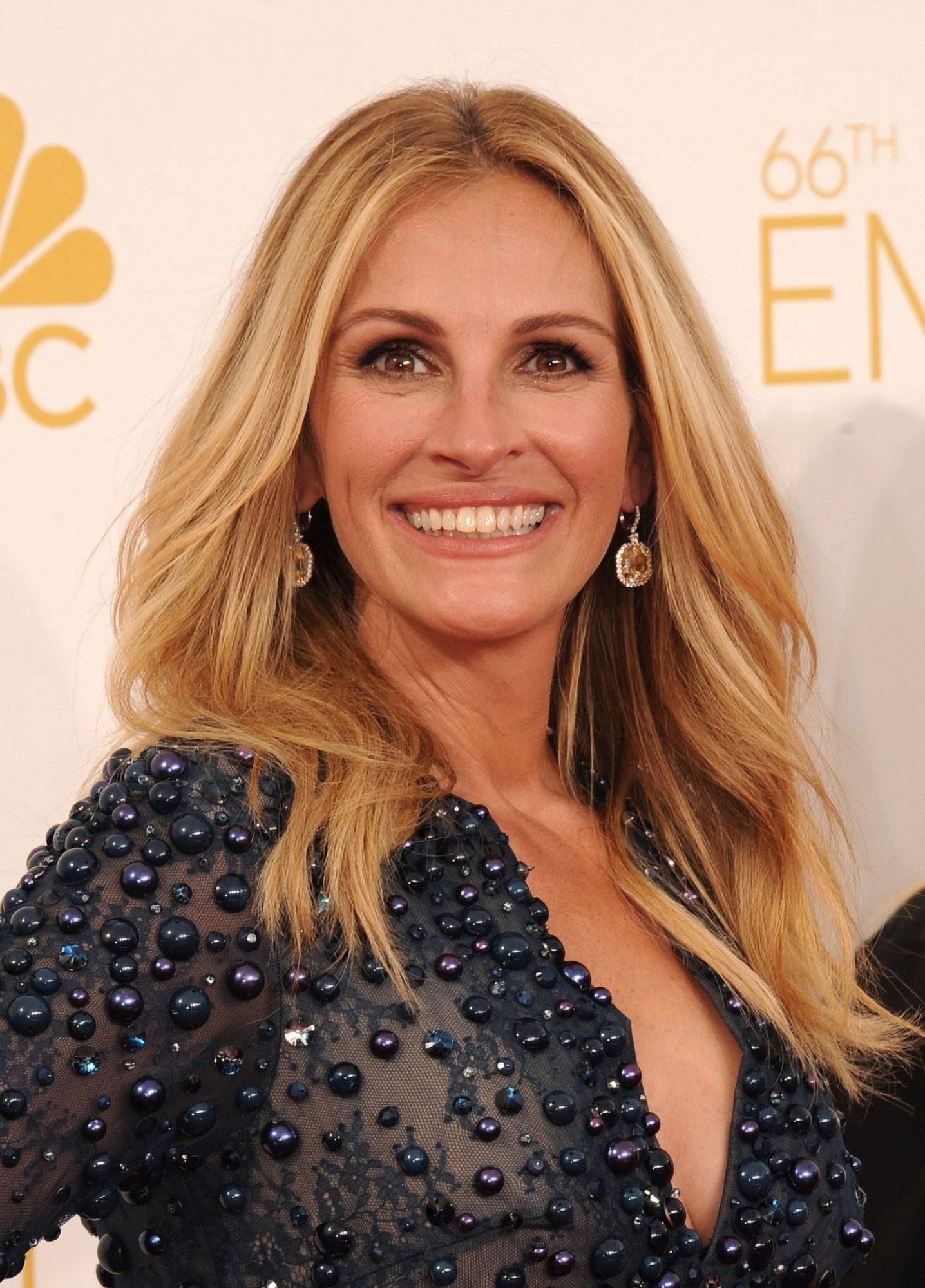 Julia Roberts At Arrivals For The 66Th Primetime Emmy Awards 2014 Emmys - Part 2 Canvas Art -  (16 x 20)