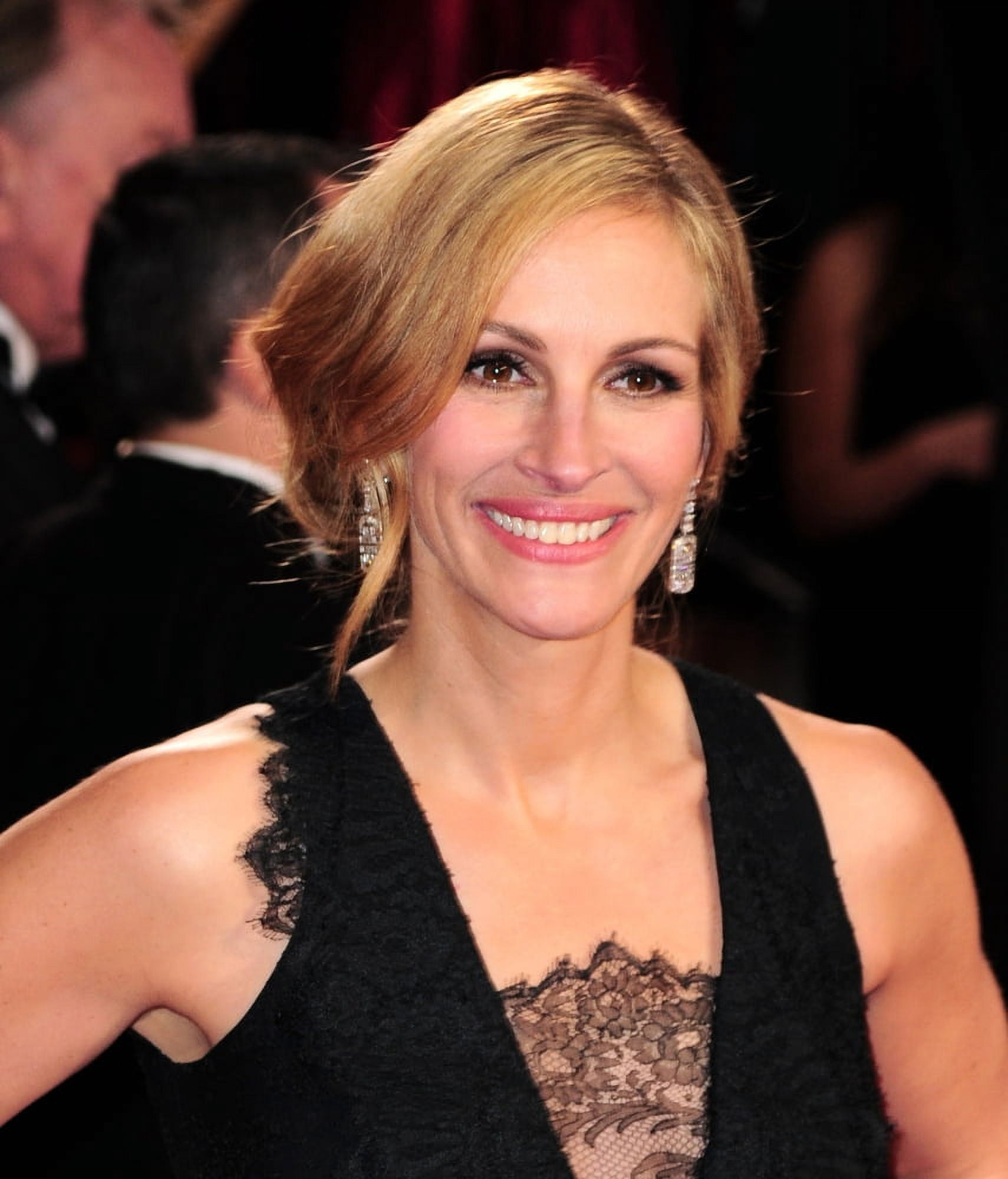 Julia Roberts At Arrivals For The 86Th Annual Academy Awards - Arrivals 2 - Oscars 2014 Canvas Art - (16 x 20)