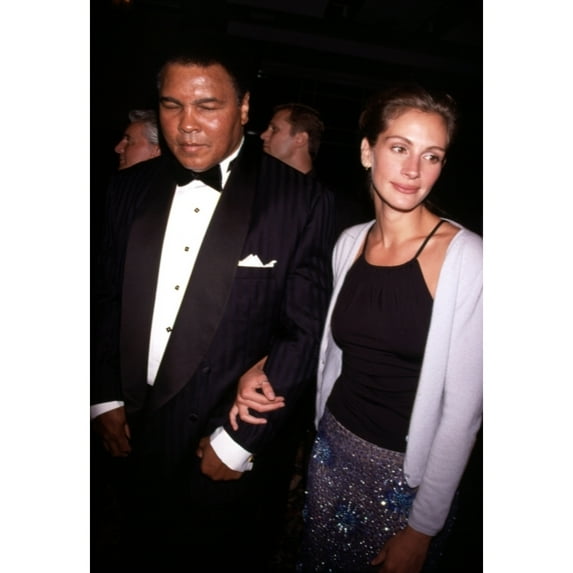 Julia Roberts & Muhammad Ali At The Amnesty International Media Spotlight Awards At Pier Sixty Nyc 92898 By Sean