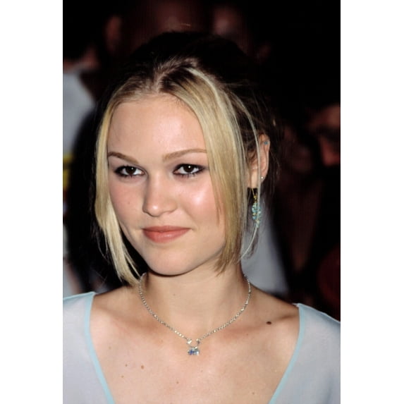 Julia Stiles At The Premiere Of "O", 8212001, Nyc, By Cj Contino. Celebrity (16 x 20)