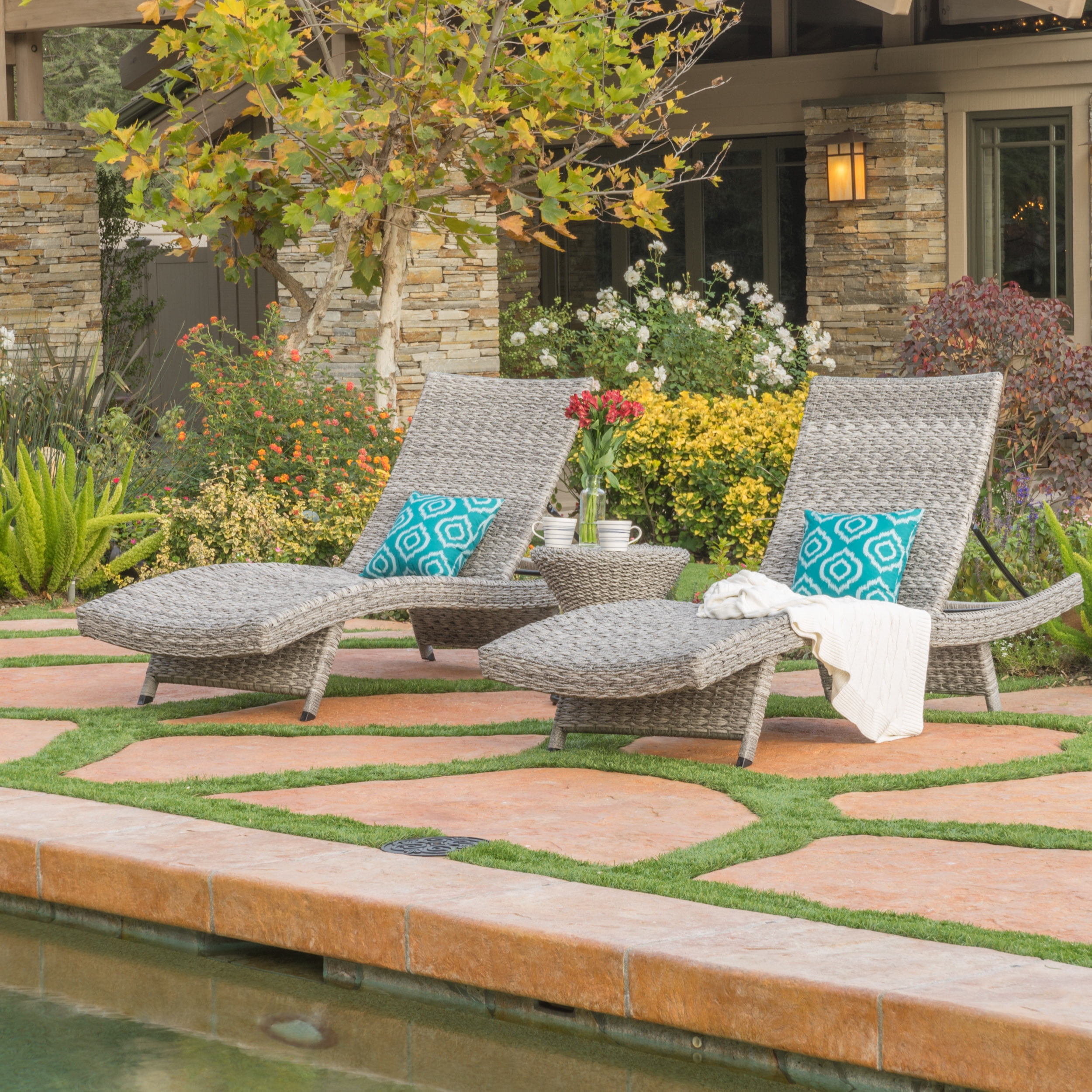 Chaise lounge 2024 set with table