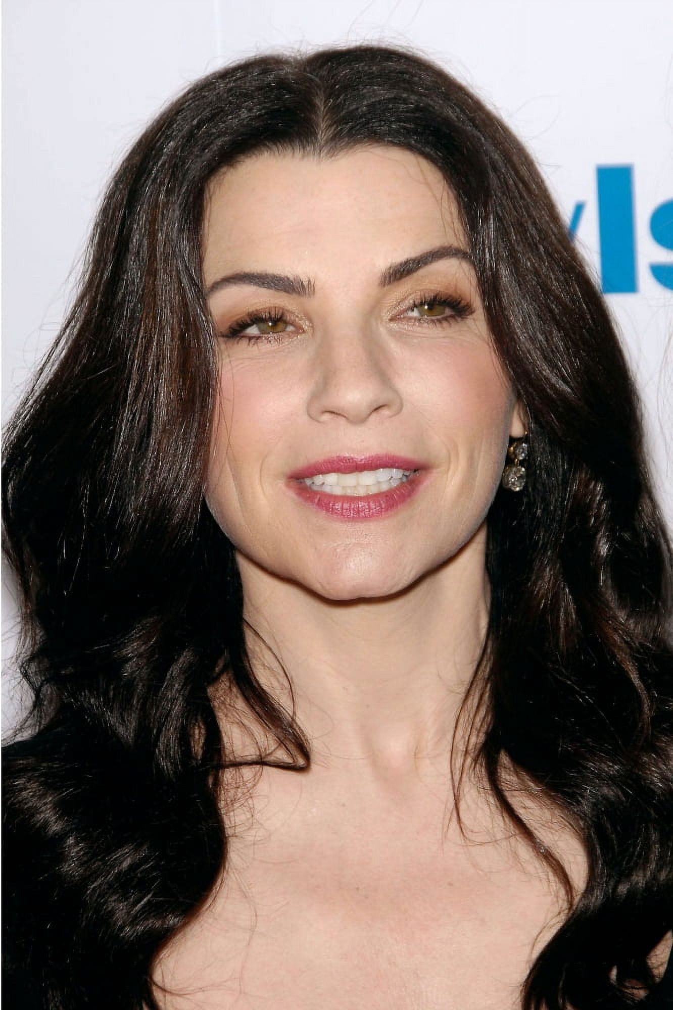 Julianna Margulies At Arrivals For City Island Premiere Canvas Art - (16 x 20)