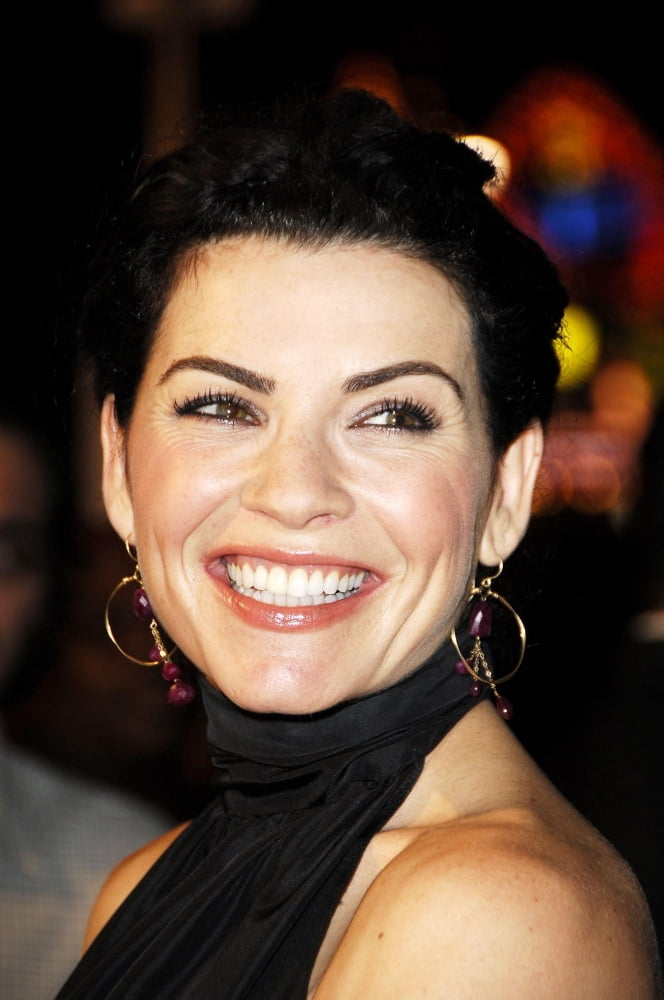 Julianna Margulies At Arrivals For Premiere Of Snakes On A Plane Canvas Art - (16 x 20)