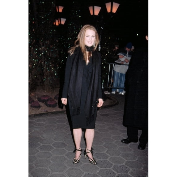 Julianne Moore At The National Board Of Review, Nyc, 1142003, By Cj Contino. Celebrity (8 x 10)