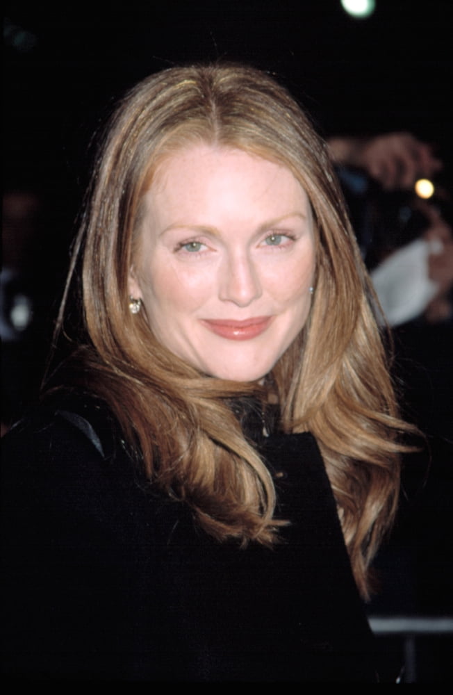 Julianne Moore At The New York Film Critics Circle Awards Canvas Art -  (16 x 20)