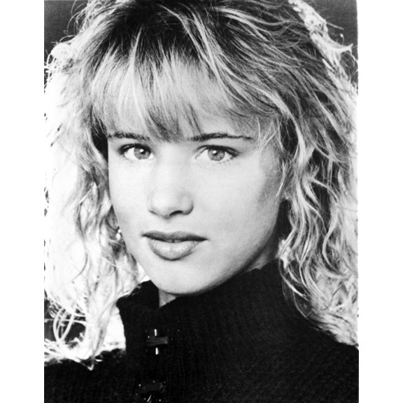 Juliette Lewis Classic Close Up Portrait Photo Print (8 x 10)