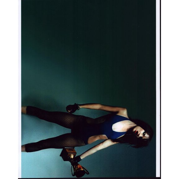 Juliette Lewis In Fishnets With Trophy Photo Print (8 x 10) - Item # MVM71854