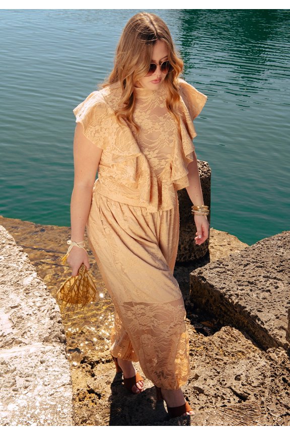 Women's Plus Size Floral Lace Ruffle Top