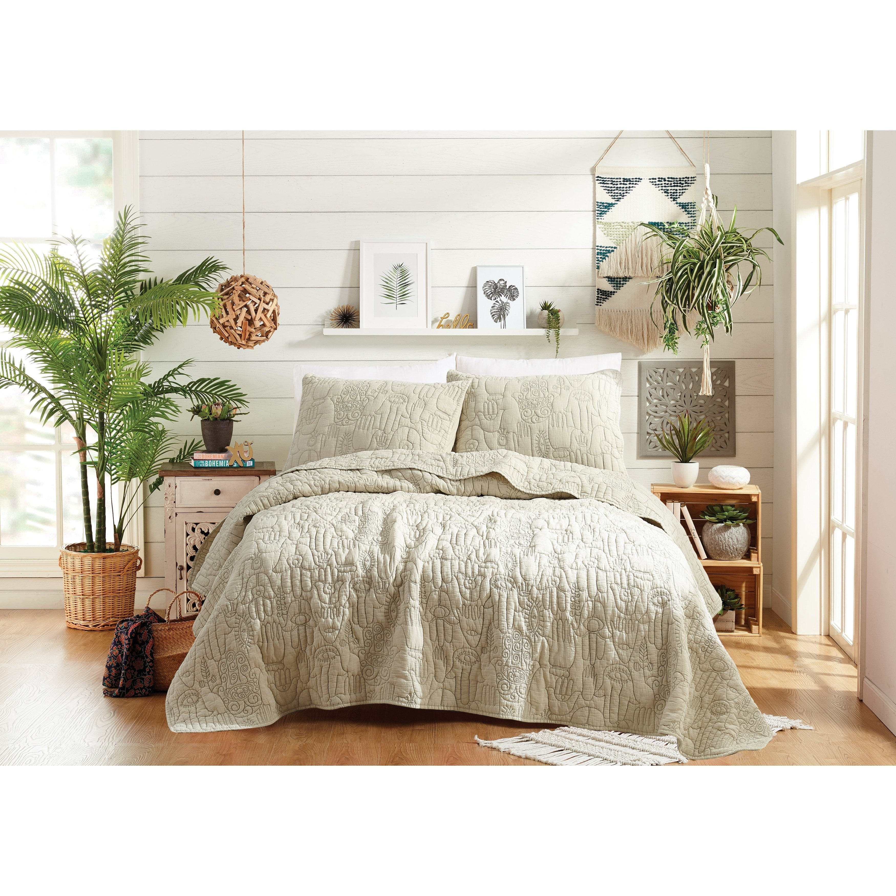 Jungalow Khaki Hamsa Hand Full/Queen Quilt Set