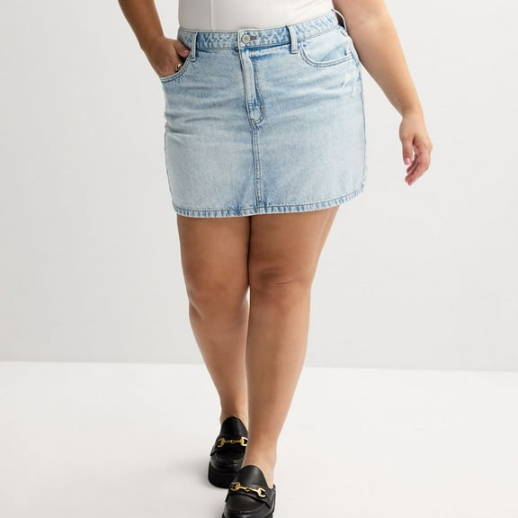 Juniors' Plus Size SO® Mid-Rise Mini Skirt Color: Light Wash Size: 18