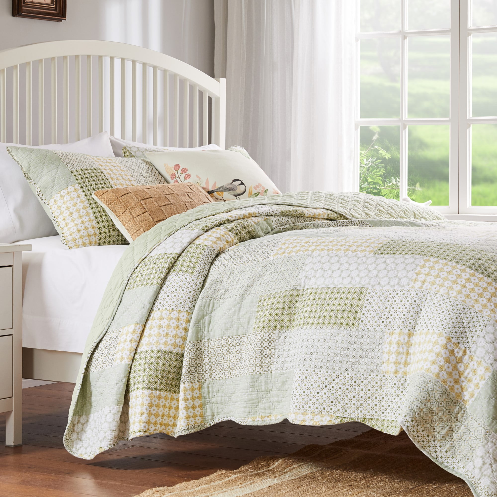 King White Cotton Reversible Quilt Set with Scallop Embellishment
