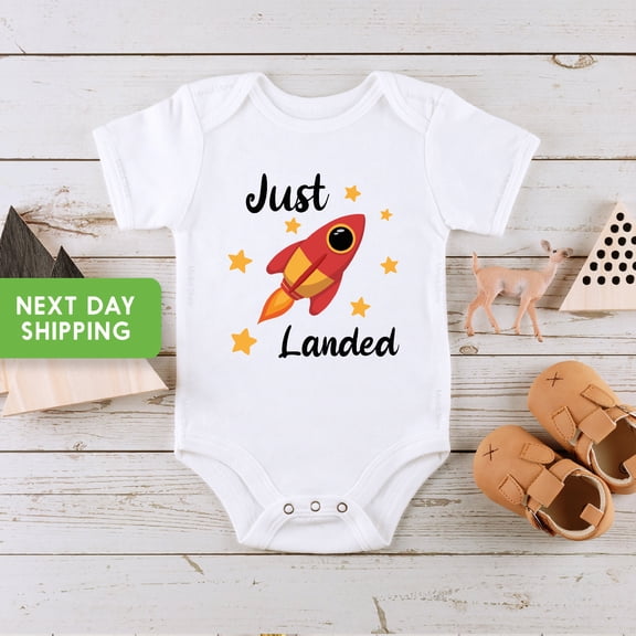 Just Landed Baby Bodysuit, Space Ship Baby Bodysuit, Astronaut Baby Bodysuit, Baby Shower Gift, Infant Astronaut, Funny Baby Bodysuit Cool Baby Clothing, Cute Baby Onesie, BABY BODYSUIT LAT 4424