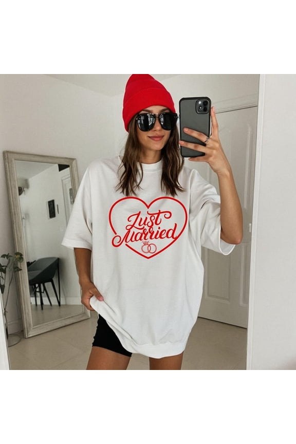 Just Married graphic T-EE t-rendy bride shirt minimalist aesthetic honeymoon A-pparel wedding clot-hing wifey club gift the mrs it’s Giving wife