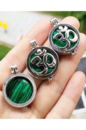 10pcs Malachite Gems Yoga OM Pendants Box Chakra Reiki Healing Amulet