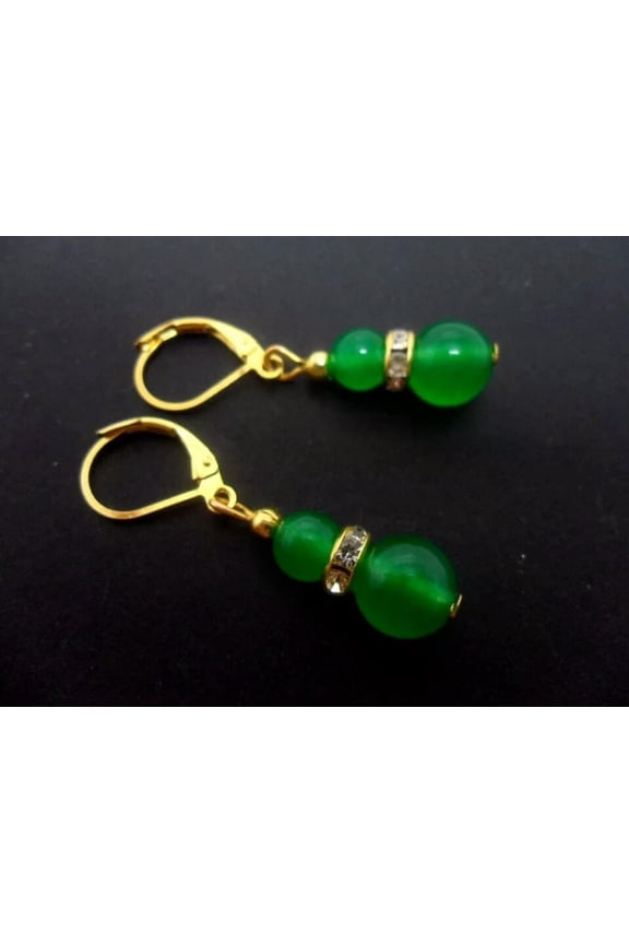 A PAIR OF 8-10MM GREEN JADE ROUND BEADS LEVERBACK HOOK EARRINGS. NEW.