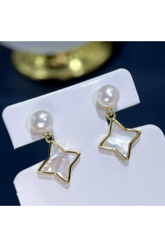Natural White 6-7mm Freshwater Pearl Carve Shell Earrings