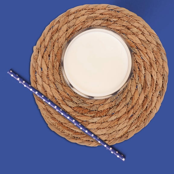 KALLORY 4-Pack Round Seagrass Placemats Set, Insulated Non-Woven Straw Table Mats for Kitchen, Dining, Coffee Cups and Home Use