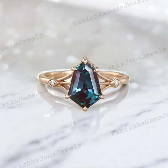 KANISHKAGEMS&JEWELS 2 Ct 9x7mm / Vintage Alexandrite Engagement Ring CZ Diamond Bridal Wedding Ring Alternative Fine Women Jewelry Valentine's Day Gift For Lover
