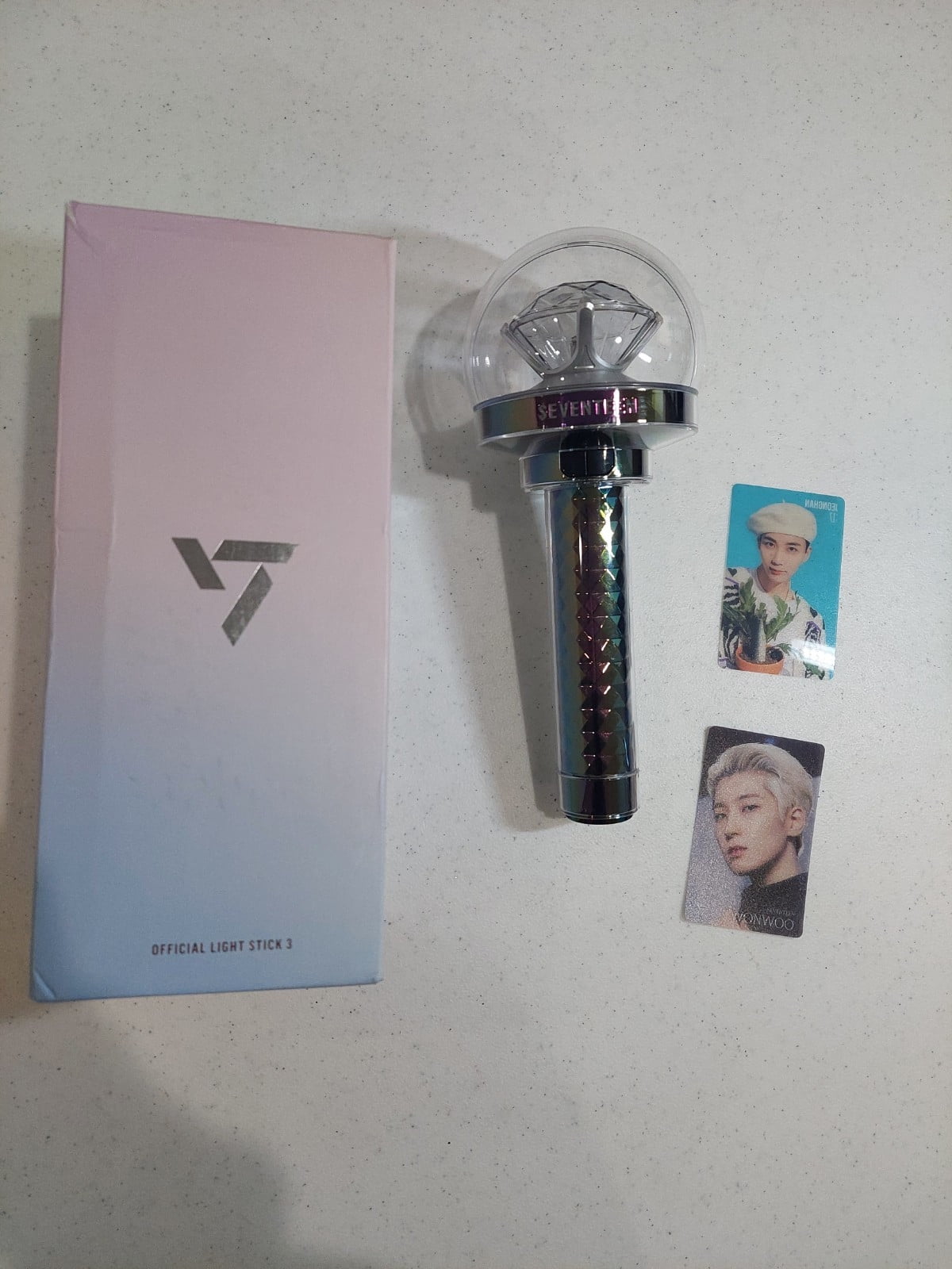 アイドル SEVENTEEN OFFICIAL LIGHT STICK Amazon.com: Seventeen Official Light Stick Ver 3 : Sports
