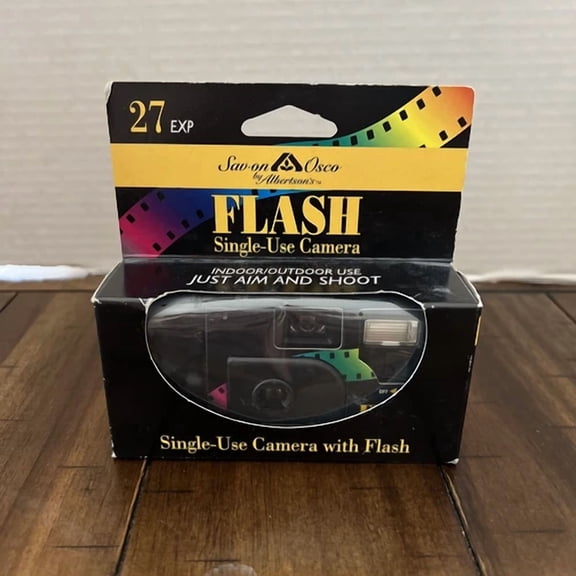 KLYNE - C Albertsons 1 Time Use Disposable 400 Speed 35Mm Film Camera W/ Flash 27 Exp