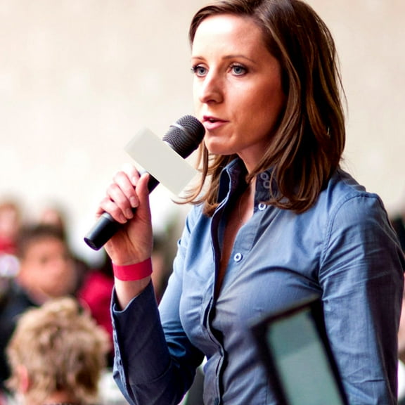 KONTONTY 1Pack Microphone Flag Triangle White ABS Plastic For Simple Design Interviews