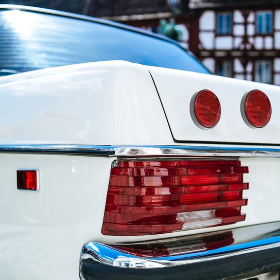 KONTONTY 8Pcs Round Motorcycle and Trailer Reflectors Red Plastic Screw on Easy Remove