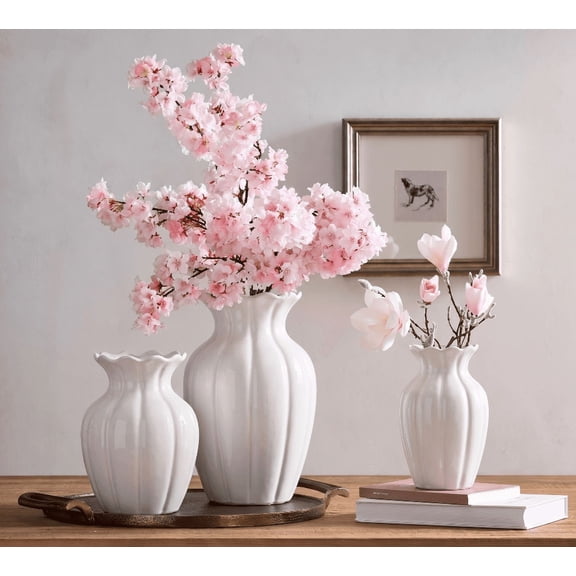 KUNPENG White Ceramic Flower Vase Ceramic Faceted Vase Modern Farmhouse Ribbed Pottery Jug Minimalist Boho Table Centerpiece Aesthetic Display Living Room Mantel Decor Floral Arrangement 9.7 Inches