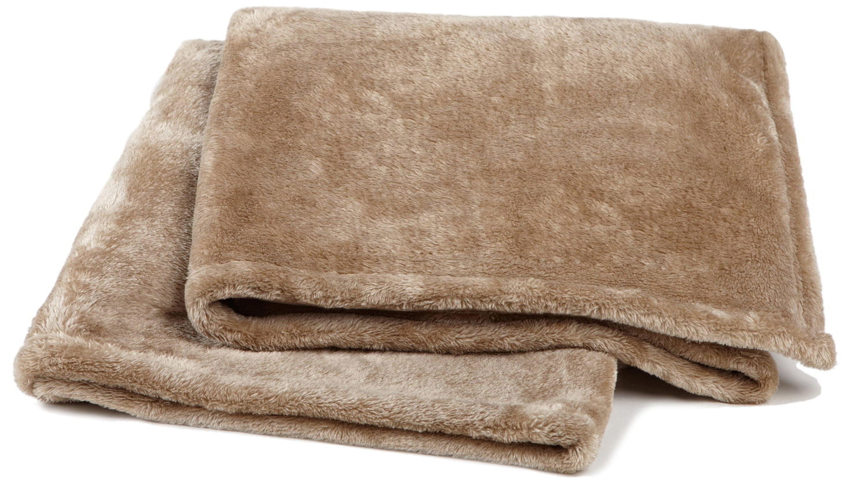 Kanata Plushera TM Throw Blanket 50x60 Champagne Gold