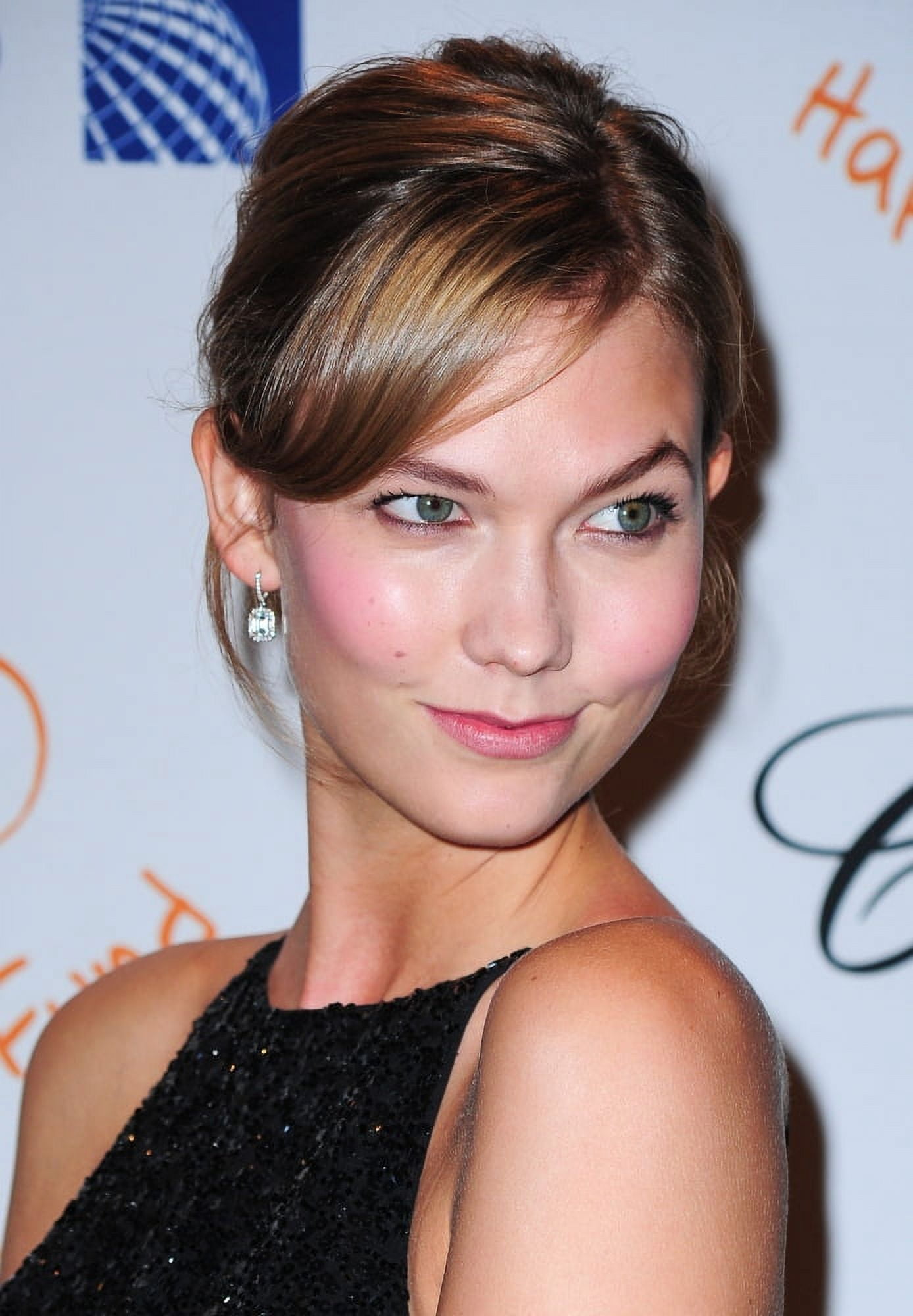 Karlie Kloss At Arrivals For Happy Hearts Fund Gala Sponsored By Chopard Canvas Art - (16 x 20)