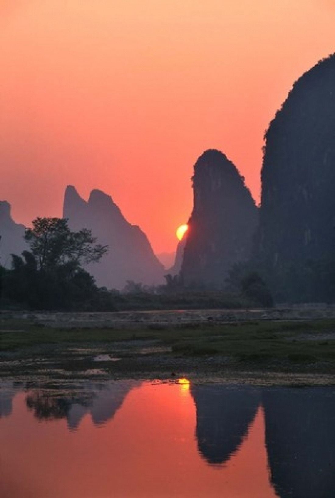 Karst Hills Along the River Bank Li River Yangshuo Guangxi China Canvas Art - Keren Su DanitaDelimont (12 x 17)