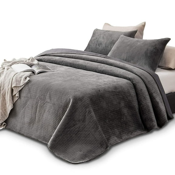 Kasentex  All Season Plush Poly Velvet Lavish Design Quilt Set Soft and Warm Machine Washable Coverlet Grey Queen