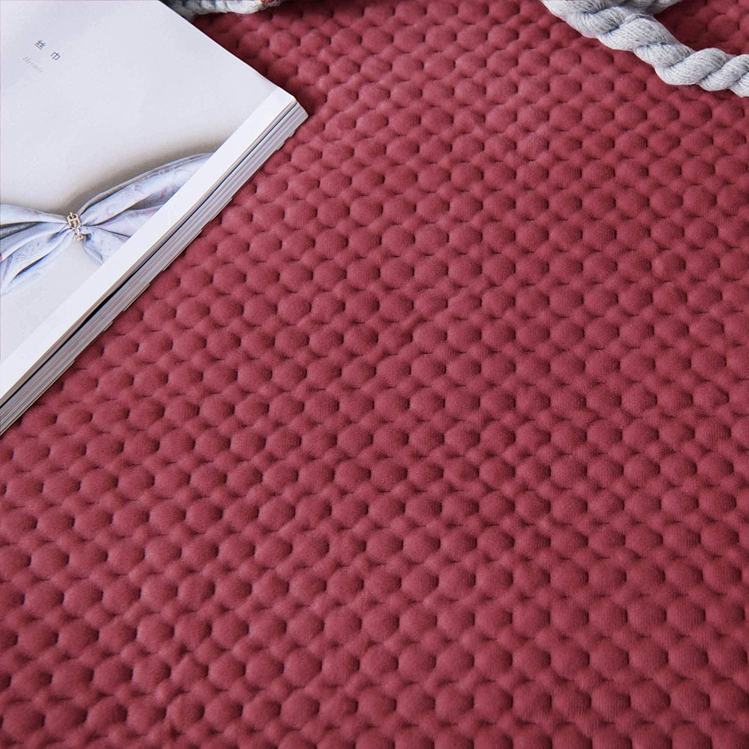Kasentex  All Season Plush Poly Velvet Lavish Design Quilt Set Soft and Warm Machine Washable Coverlet Red Queen